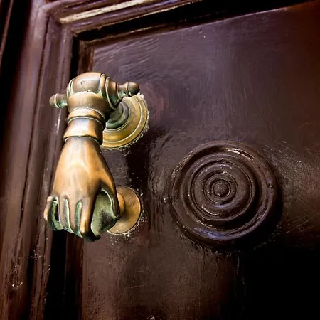 1834 Classic Beauty Konukevi Ermoupoli